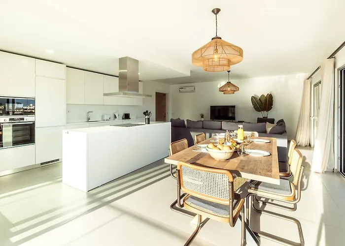 The Escape Poolside Retreat Albufeira