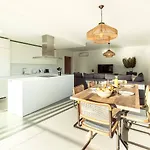 The Escape Poolside Retreat Albufeira