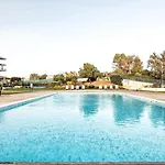 The Escape Poolside Retreat Daire *